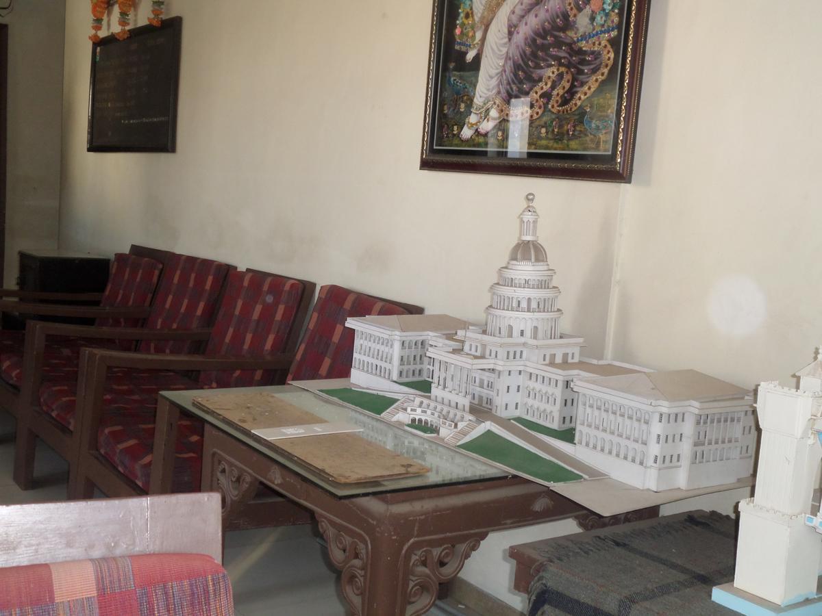 Vrindavan Lodge Solapur Eksteriør bilde