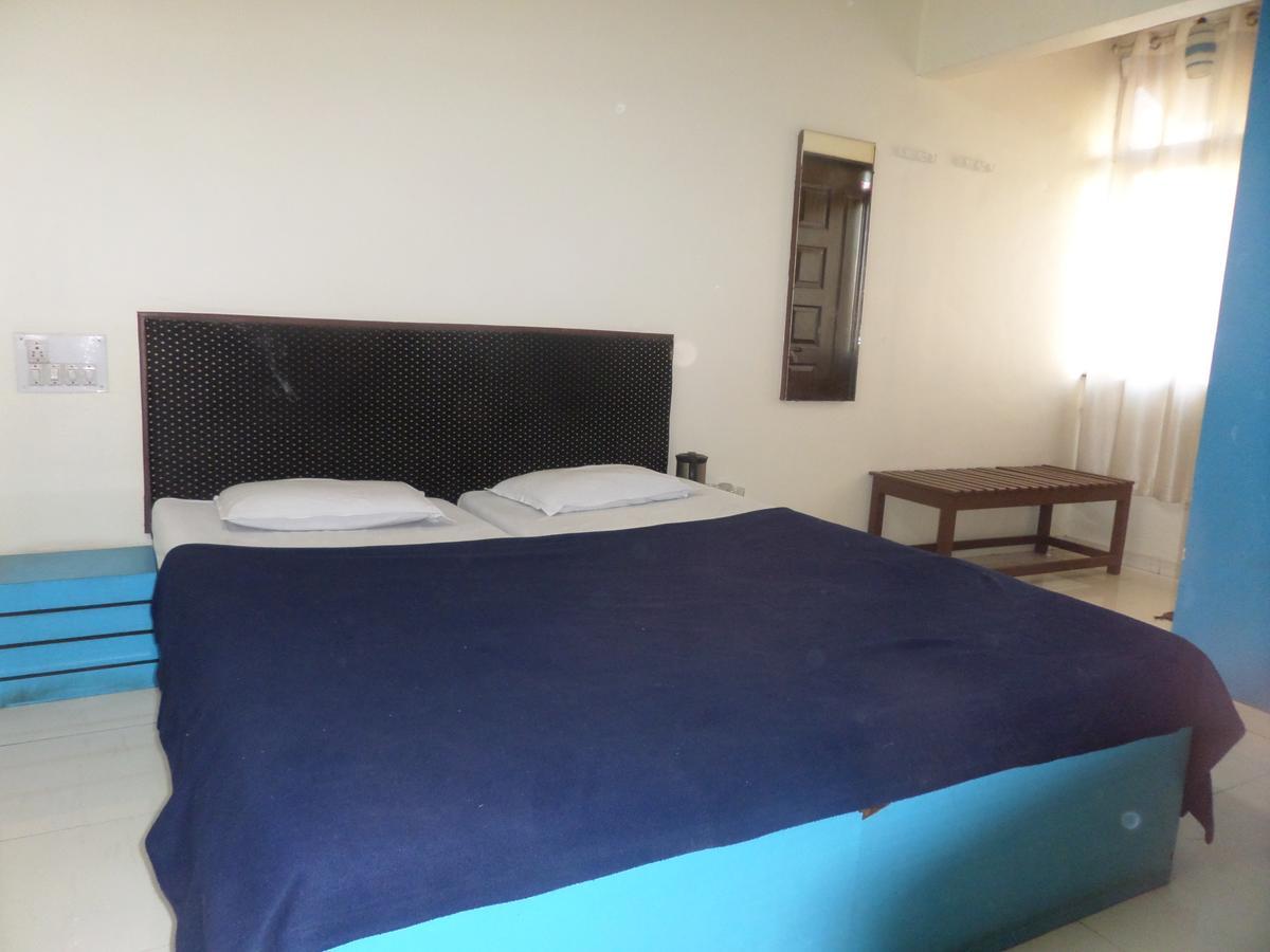 Vrindavan Lodge Solapur Eksteriør bilde